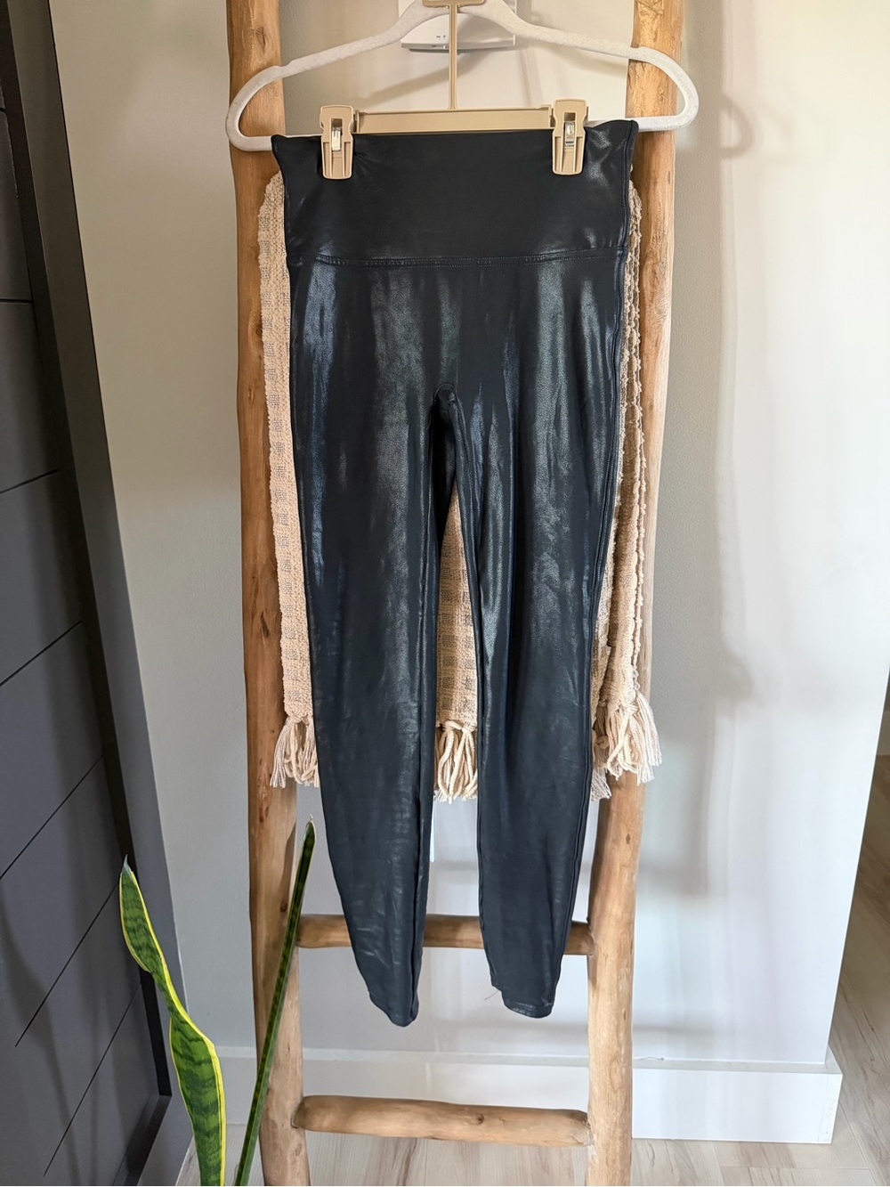 🖤 SPANX Faux Leather Leggings | Medium